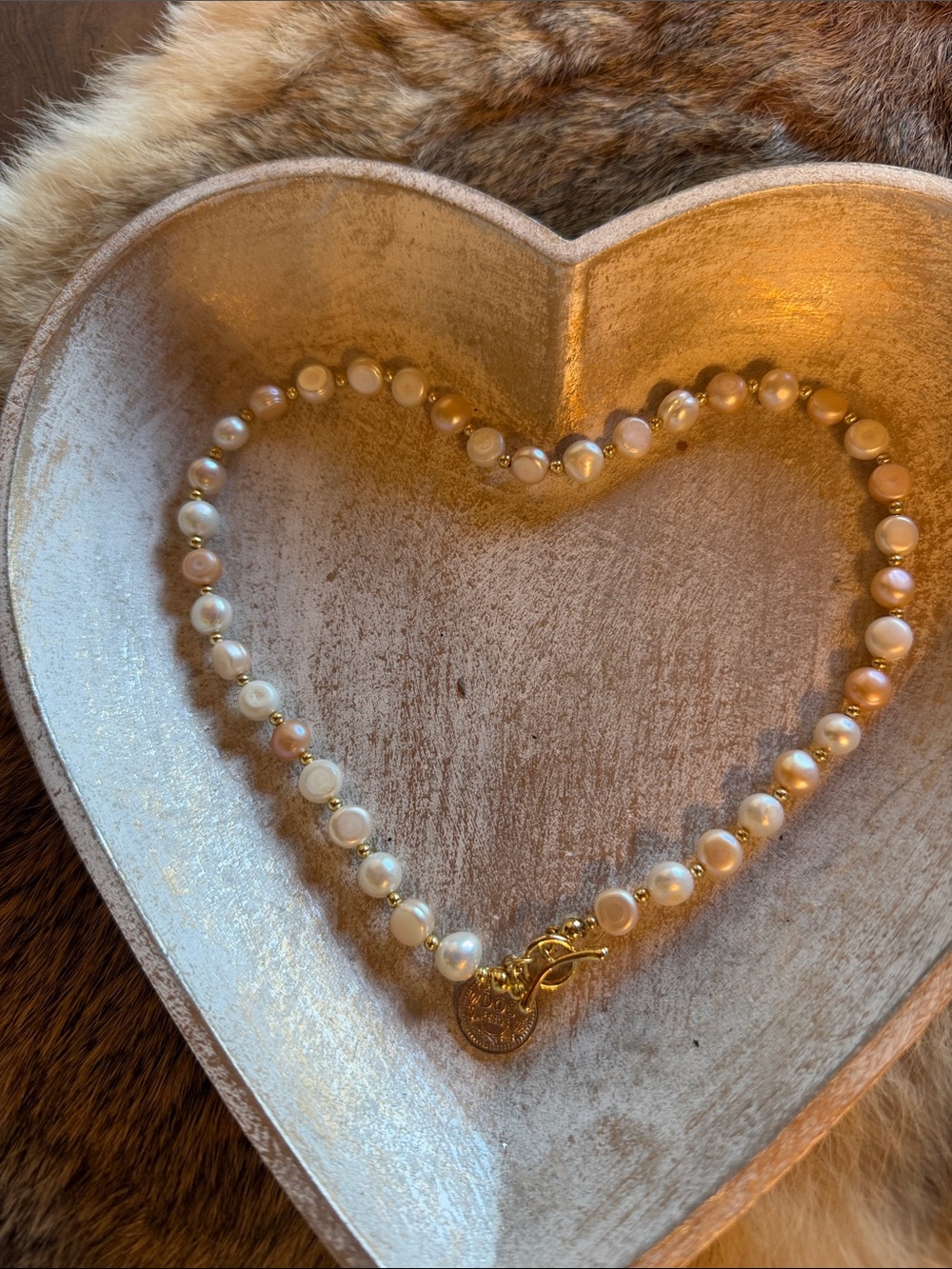 Pearl Bead Necklace with Gold Tone Clasp - Cream/Pink Pearls